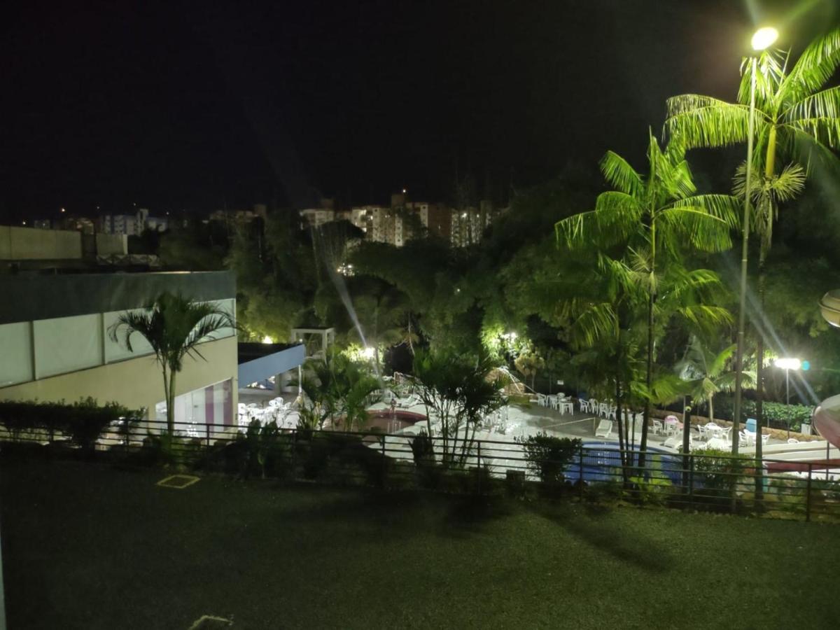 Golden Dolphin Flat Apart-Hotel Luxo Vista Piscinas e Parque Aquático * Caldas Novas